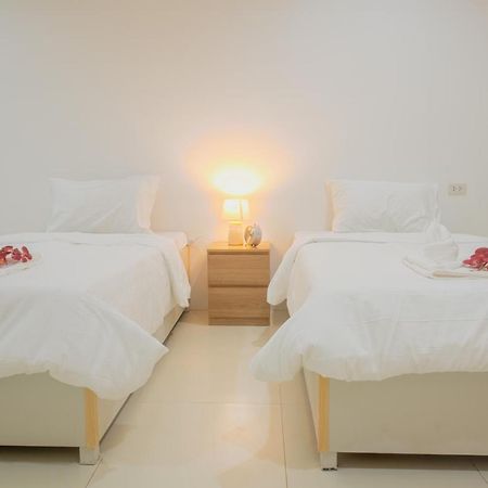 ตะวันแมนชั่น Apartamento Ban Na Kha Exterior foto