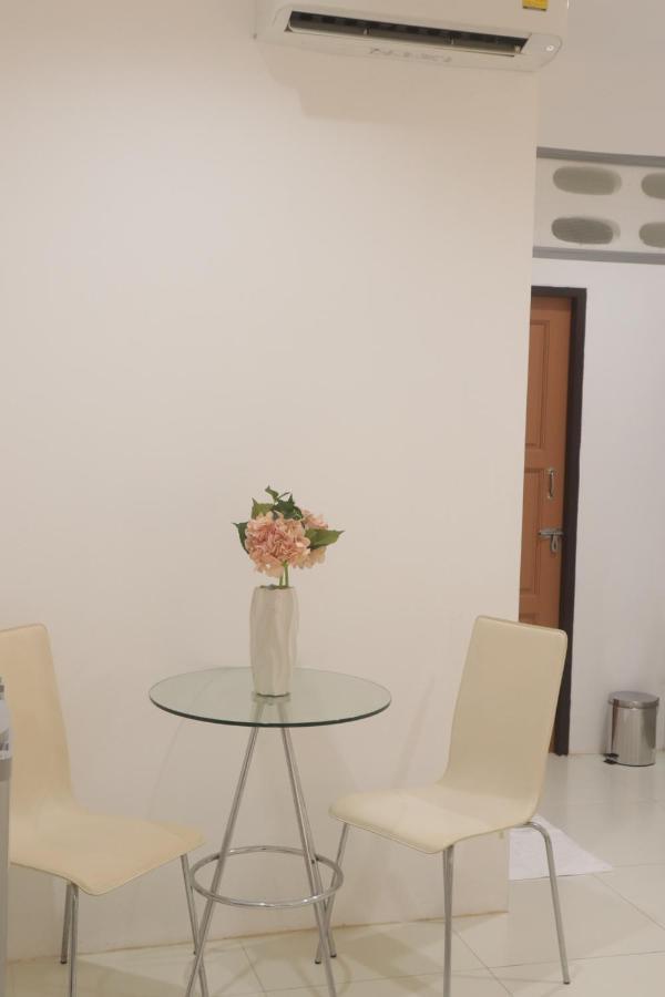 ตะวันแมนชั่น Apartamento Ban Na Kha Exterior foto