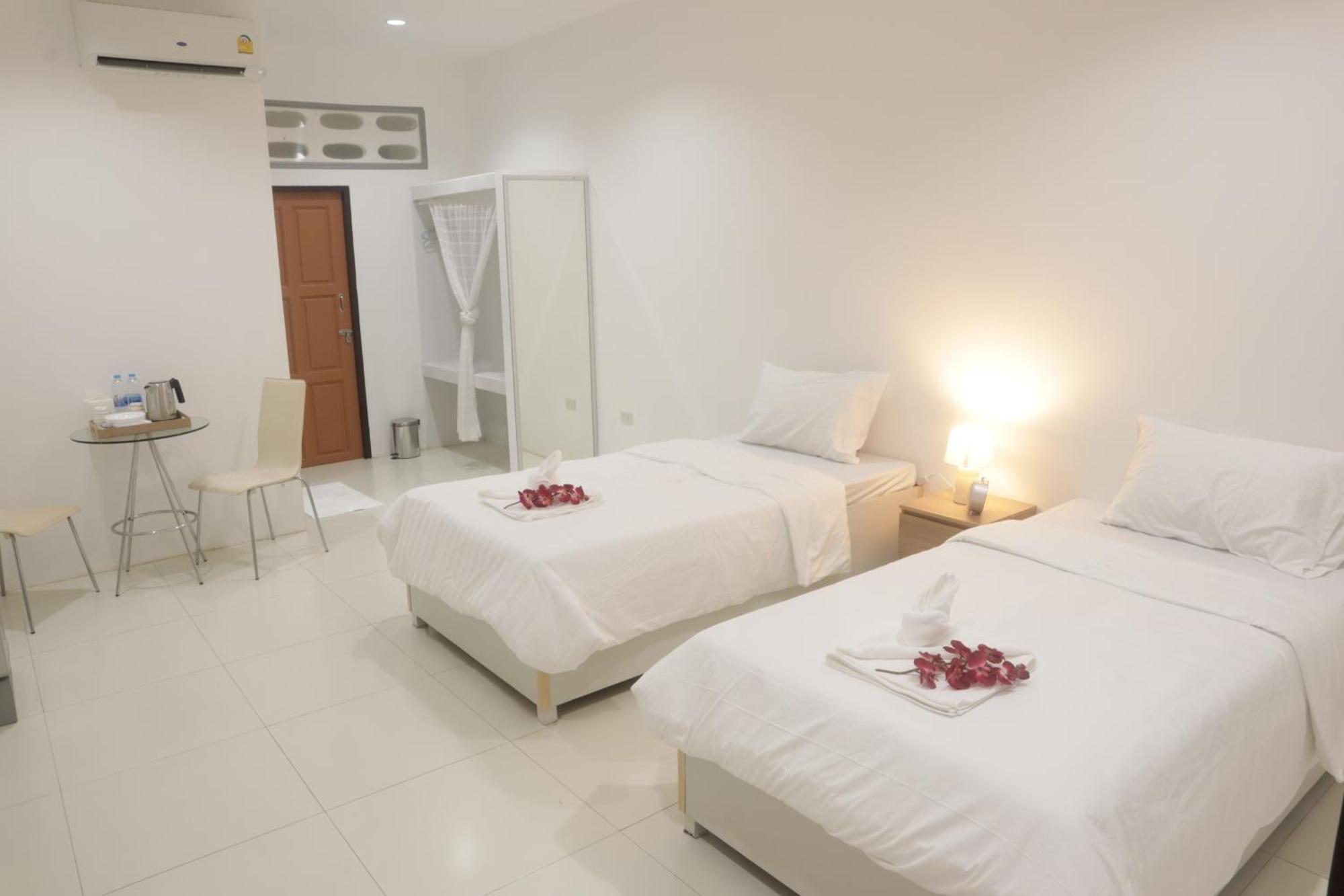 ตะวันแมนชั่น Apartamento Ban Na Kha Exterior foto